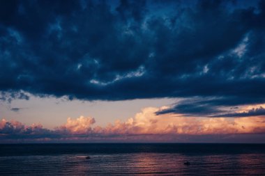 Ağaç gölge gün batımı ile. Güzellik dünya. Sicilya İtalya Europe