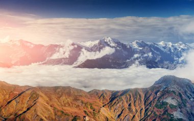 Kalın sis Dağı geçidinde Goulet. Georgia, Svaneti. Avrupa. Kafkas Dağları