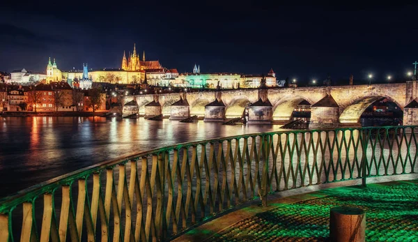 Prager Burg Und Karlsbrücke Der Nacht — Stockfoto