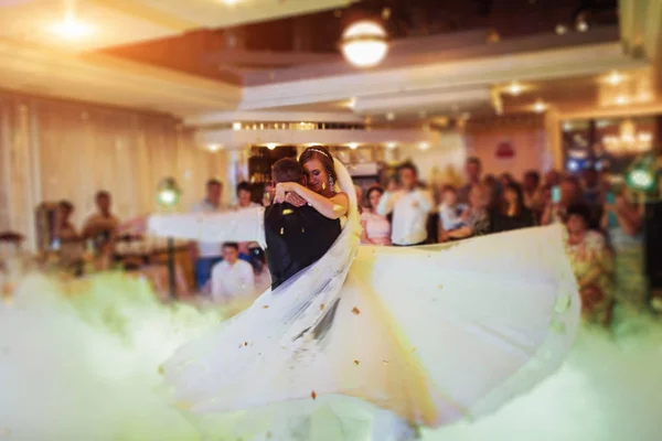 Happy Bride Groom First Dance Wedding Elegant Restaurant Wonderful Light — Stock Photo, Image