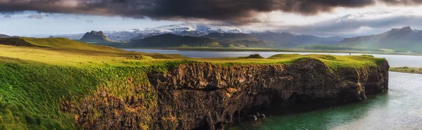 Reynisfjara Fekete Homokos Strand Izland Reynisfyal Hegység — Stock Fotó