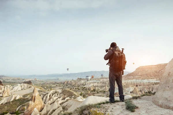 Fotógrafo Arenisca Acantilado Observando Paisaje Natural Capadocia Turquía — Foto de Stock