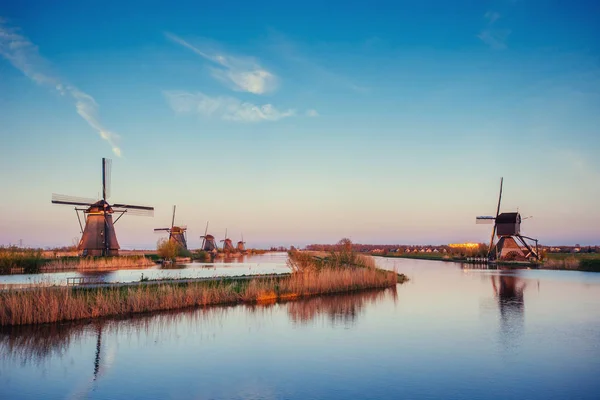 Moulins Vent Hollandais Traditionnels Canal Rotterdam Pays Bas — Photo