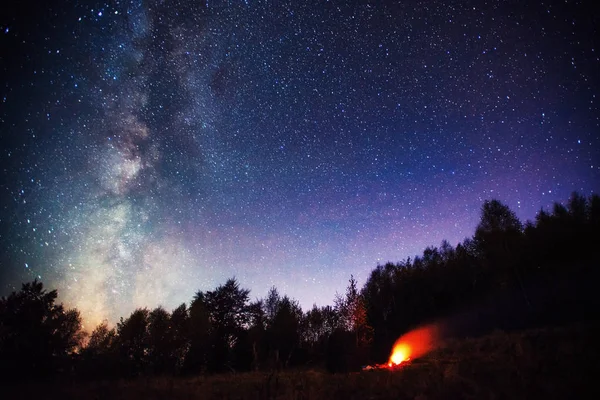 Fantástica Lluvia Meteoritos Invierno Las Montañas Cubiertas Nieve —  Fotos de Stock