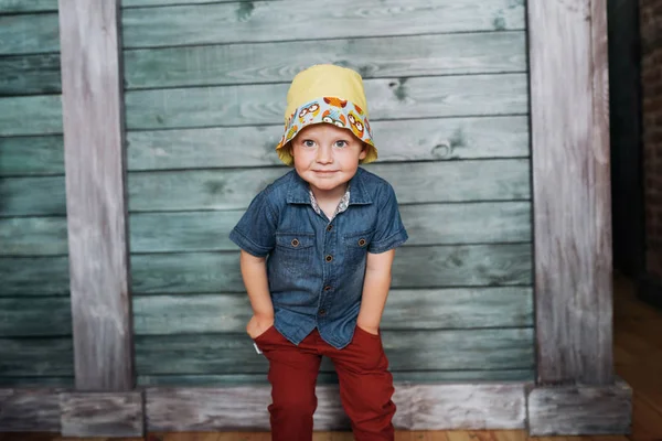Glücklicher Kleiner Junge Kind Mit Panamahut — Stockfoto