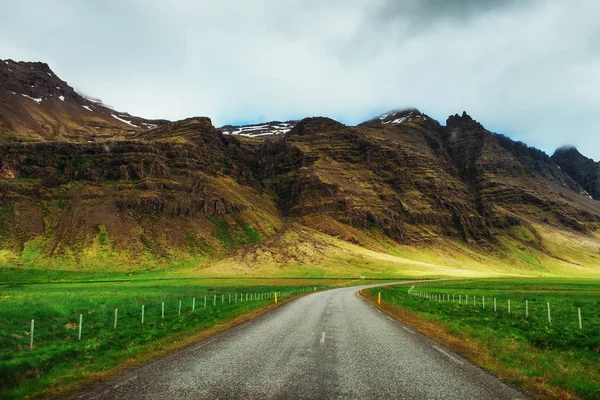 Дороги Горах Ісландії Прекрасний День Весни — стокове фото