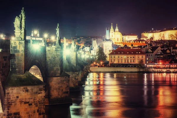 Prager Burg Und Karlsbrücke Der Nacht — Stockfoto