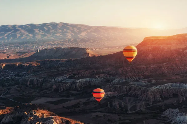 Csodálatos Naplemente Alatt Cappadocia Gyönyörű Színes Lufi Törökország — Stock Fotó