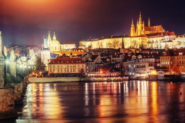 Widok Pragi Zamkiem Praskim Mostu Karola Nocy Republika Czeska — Zdjęcie stockowe