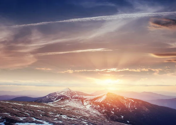 Kleurrijke Lente Zonsondergang Bergketens Het Nationaal Park Karpaten Oekraïne Europa — Stockfoto