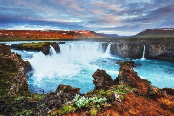 Cascade Godafoss Coucher Soleil Paysage Fantastique Beaux Cumulus Islande Europe — Photo