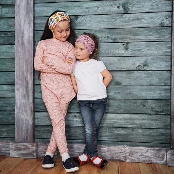 Good Two Girls Posing Camera — Stock Photo, Image