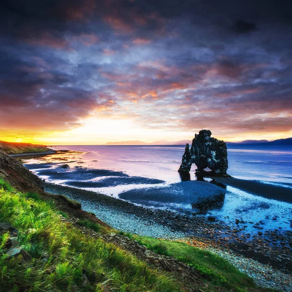 Hvitserkur Een Spectaculaire Rots Zee Aan Noordelijke Kust Van Ijsland — Stockfoto