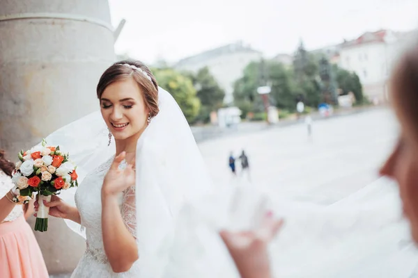 Retrato Uma Menina Bonita Dia Casamento — Fotografia de Stock