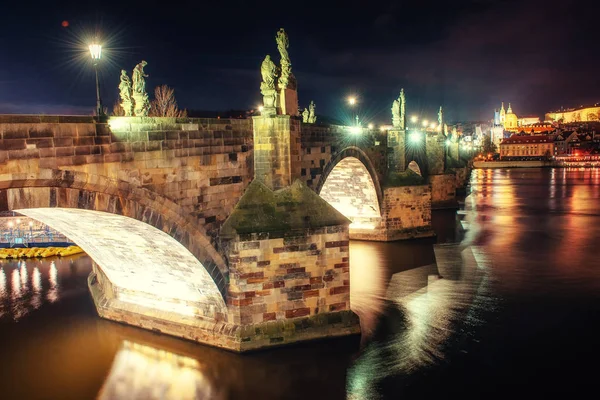 Prager Burg Und Karlsbrücke Der Nacht — Stockfoto