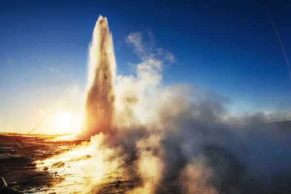 Geysers Islândia Fantástico Kolory Turysty Assistir Beleza Mundo — Fotografia de Stock