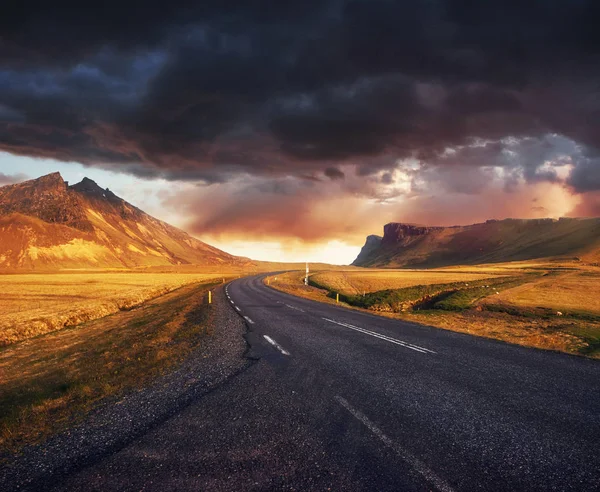 stock image Road in mountains. Fantastic autumn landscape. Bridge over a channel connecting Jokulsarlon Lagoon and Atlantic Ocean in southern Iceland.