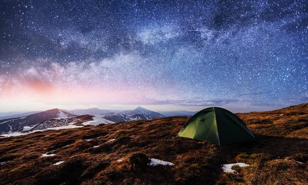 Cielo Estrellado Sobre Tienda Las Montañas Evento Mágico Día Helado — Foto de Stock