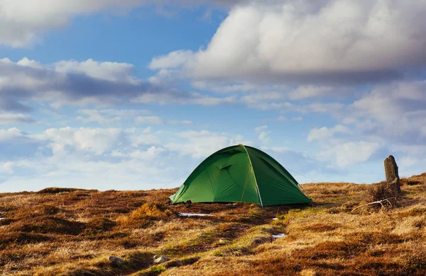 Tenda Feita Verde Nos Cárpatos Paisagem Montanha Primavera Ucrânia Europa — Fotografia de Stock