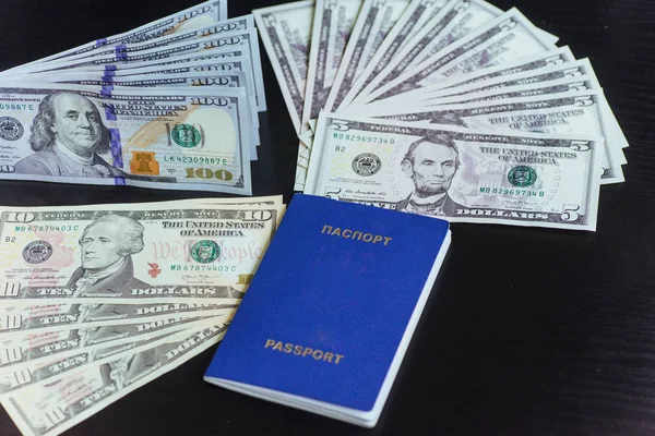Passport Doları Banknot Ile Üstten Görünüm Ahşap Masaüstü — Stok fotoğraf