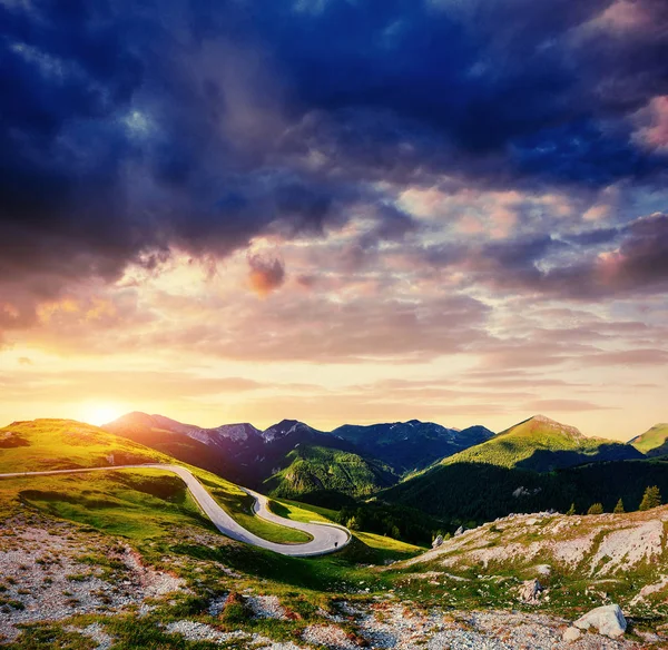 Vue Imprenable Sur Route Asphaltée Dans Les Montagnes — Photo