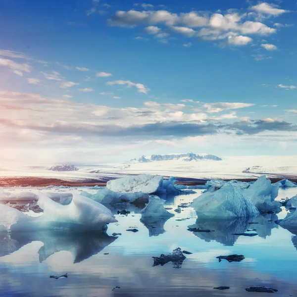 Jokulsarlon 冰川泻湖 海滩上梦幻般的日落 — 图库照片