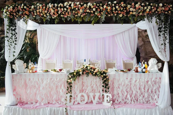 Lussuoso Tavolo Decorato Nel Matrimonio Sala Principale — Foto Stock