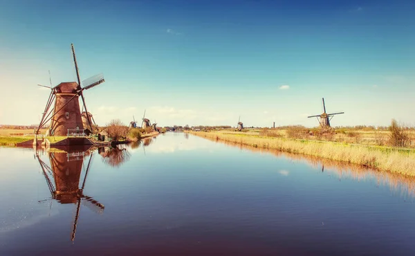 Weg Die Leidt Naar Nederlandse Windmolens Van Het Kanaal Rotterdam — Stockfoto