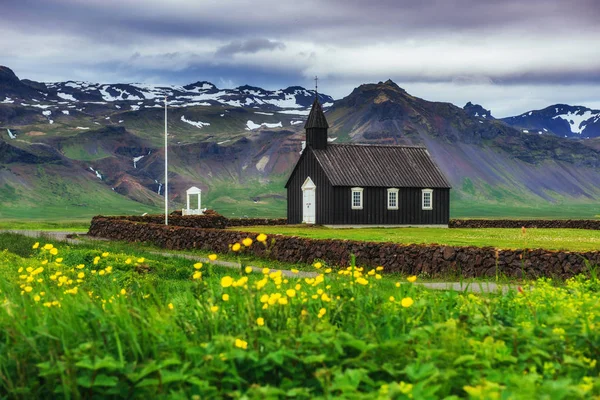 Маунтін Ісландії Красиві Чорний Дерев Яна Церква Budir — стокове фото
