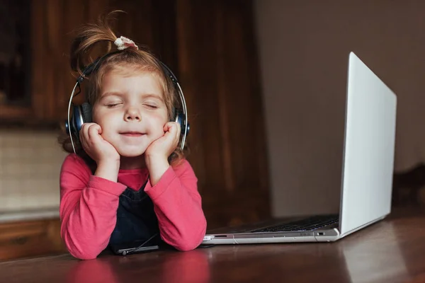 Happy Beautiful Child Headphones Listening Music — Stock Photo, Image