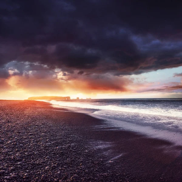 Fantastic Beach Southern Iceland Black Sand Lava Picturesque Sunset Dramatic — Stock Photo, Image