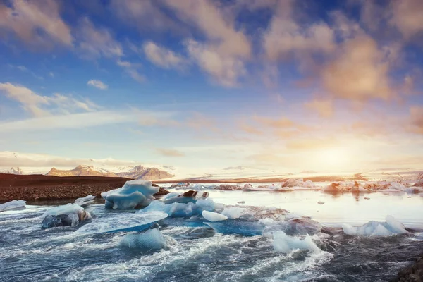 Lodowców Polodowcowe Jezioro Góry Południowej Części Islandii Zachodzie Słońca Jokulsarlon — Zdjęcie stockowe