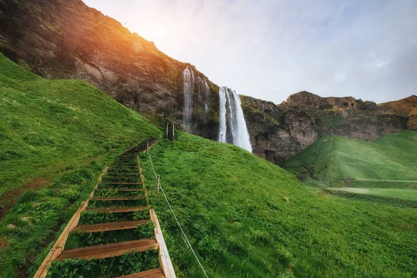 Seljalandfoss Vodopád Při Západu Slunce Most Přes Řeku Fantastická Příroda — Stock fotografie