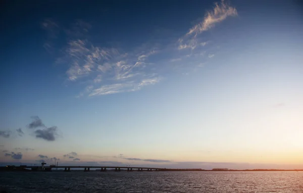 Cielo Colorido Con Fondo Sol Las Montañas Atardecer Amanecer —  Fotos de Stock