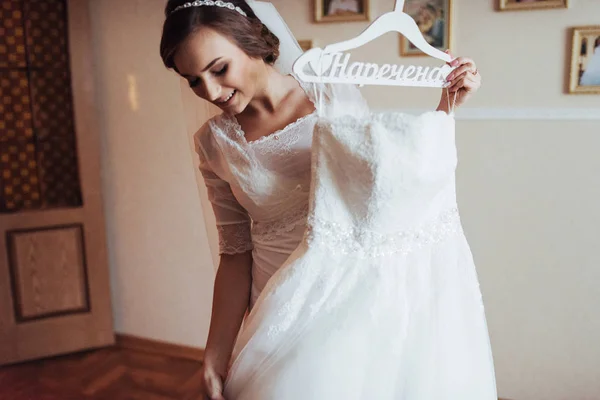 Lány Esküvői Ruha Kipróbálás Legjobb Nap Élet — Stock Fotó