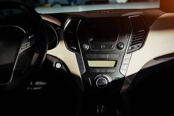 Tablero Interior Del Coche Moderno Volante — Foto de Stock