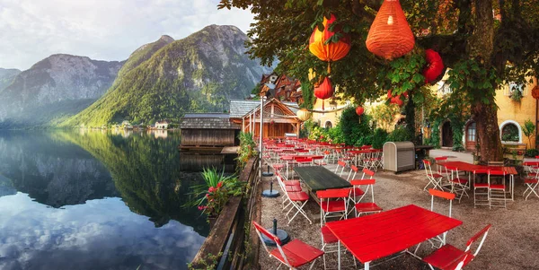 Letní Kavárna Krásné Jezero Mezi Horami Alpy Hallstattu Rakousko — Stock fotografie