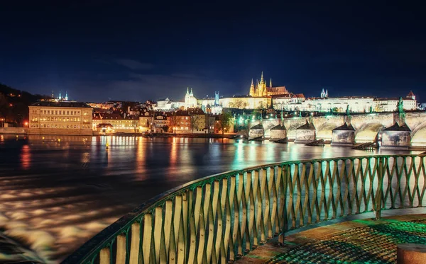 Prager Burg Und Karlsbrücke Der Nacht — Stockfoto