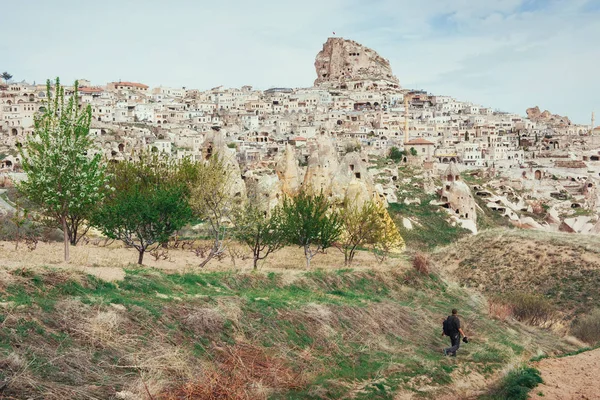 Hombre Fotografías Antigua Ciudad Castillo Uchhysar Excavado Las Montañas Capadocia — Foto de Stock