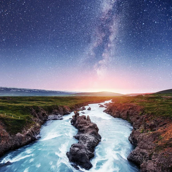 Fantasztikus Kilátás Nyílik Tájra Csillagos Tejút Izland — Stock Fotó