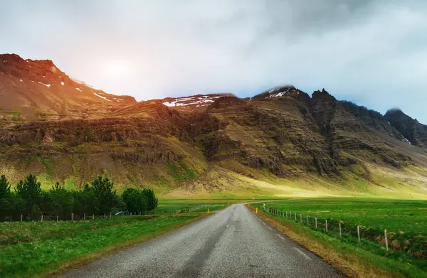 Дороги Горах Ісландії Прекрасний День Весни — стокове фото