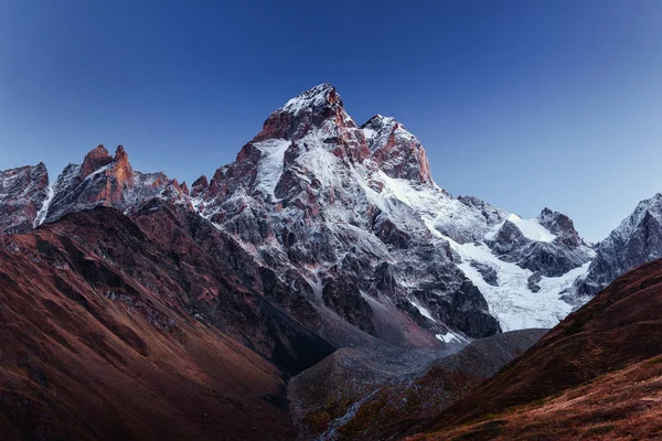 Fantásticos Paisajes Picos Nevados Primera Luz Del Sol Mañana Paisaje — Foto de Stock