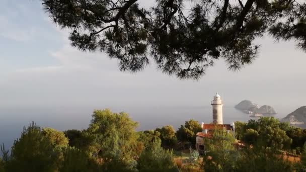 Faro penisola di Gelidonya in primavera. Bellissimi paesaggi all'aperto in Turchia e Asia. Il paesaggio nel Mediterraneo — Video Stock