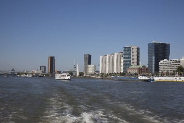 Cityscape modern Rotterdam Nehri ile