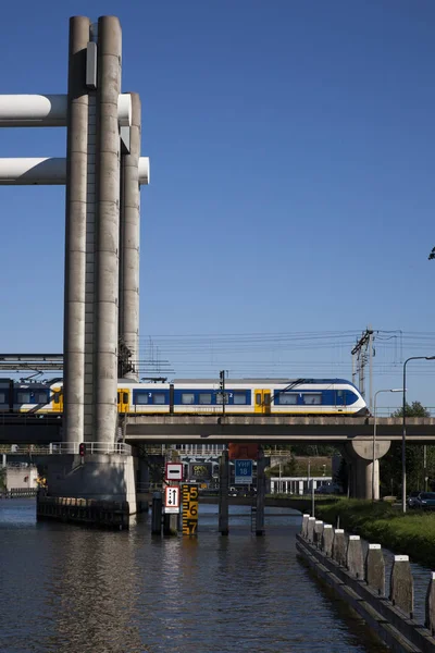 Trein Brug Kanaal Genaamd Gouwe — Stockfoto