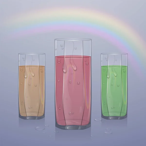 Набір реалістичних окулярів, наповнених соком на світлому фоні, прозоре скло з соком з краплями води, Векторні ілюстрації — стоковий вектор