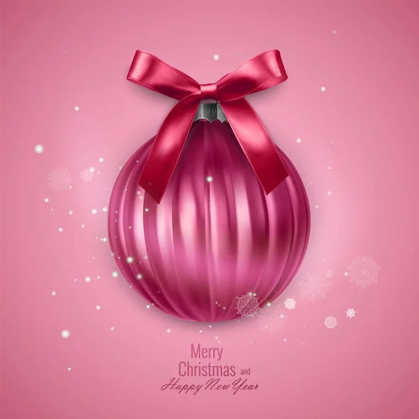 Яркая новогодняя открытка с реалистичным рождественским мячом, украшенная бантом. Векторная иллюстрация — стоковый вектор