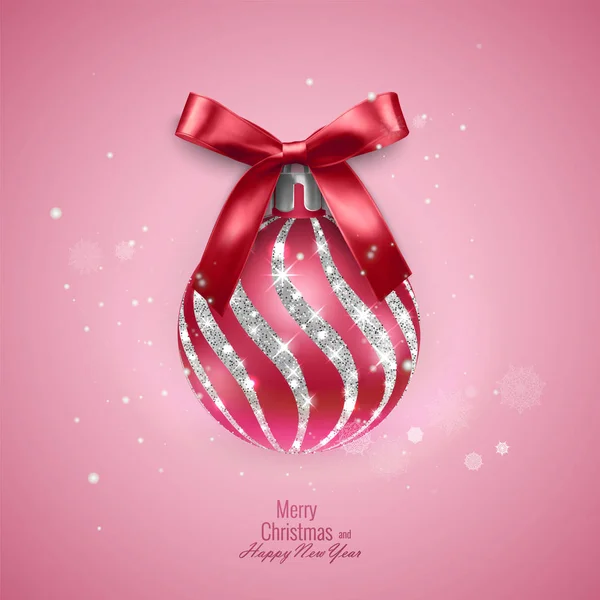 Яркая новогодняя открытка с реалистичным рождественским мячом, украшенная бантом. Векторная иллюстрация — стоковый вектор