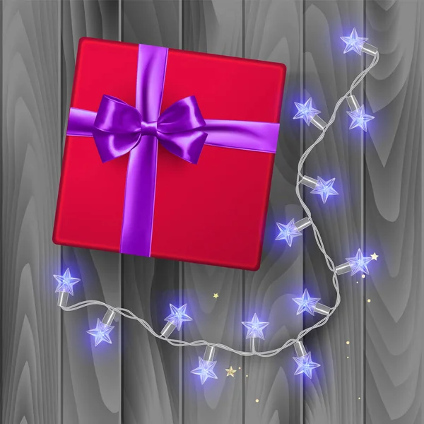 보라색 활, 벡터 일러스트레이션, 벡터 일러스트레이션이있는 나무 배경에 빨간 선물 상자, 상단보기, 선물 상자 — 스톡 벡터