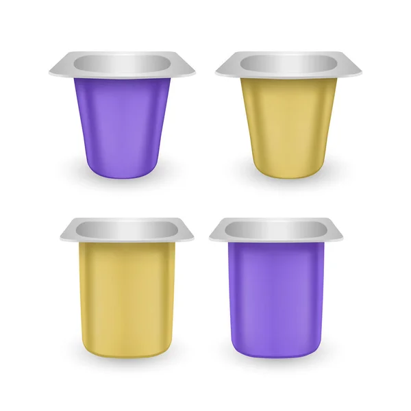 Conjunto de contenedor de plástico vectorial realista de yogur o postre, paquetes abiertos en blanco, Elementos para póster publicitario, banner promocional de alimentos, ilustración vectorial en blanco — Vector de stock